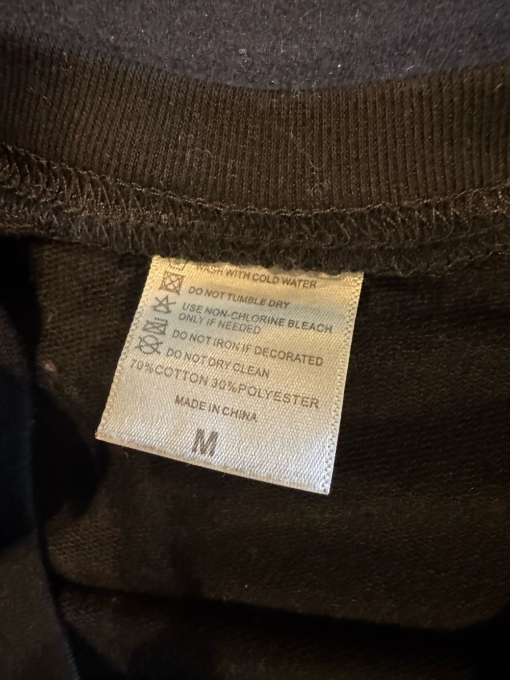 Black Graphic Sweatshirt "I'm So Freaking Cold" Sz M - Picture 4 of 5